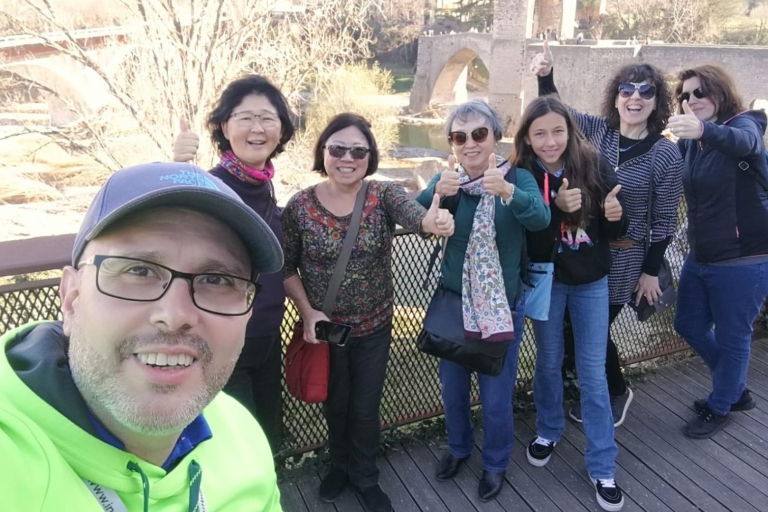 Barcelona: Besalú & mittelalterliche Stadttour mit AbholungKleingruppentour auf Englisch