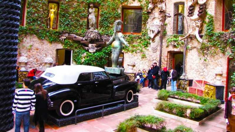 From Barcelona: Personalized Salvador Dalí Costa Brava Tour