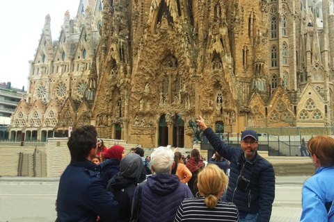 Barcelona &amp; Sagrada Familia halvdagstur med upphämtning på hotelletRundtur på engelska