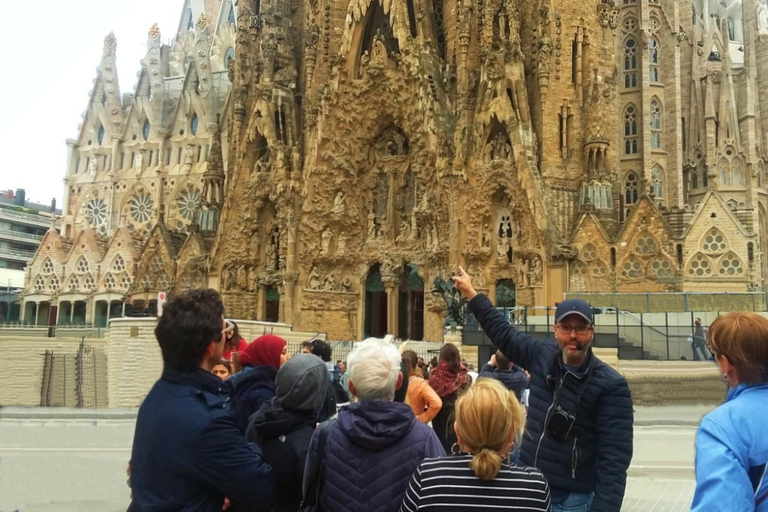 Visite d&#039;une demi-journée de Barcelone et de la Sagrada Familia avec prise en charge à l&#039;hôtelVisite en anglais