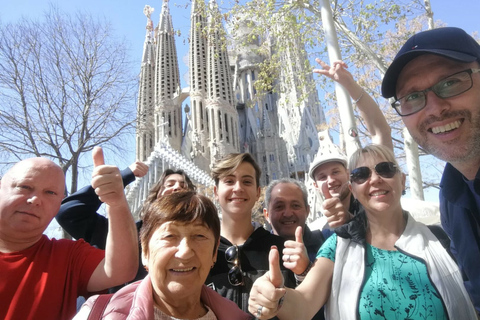 Barcelona &amp; Sagrada Familia halvdagstur med upphämtning på hotelletRundtur på engelska