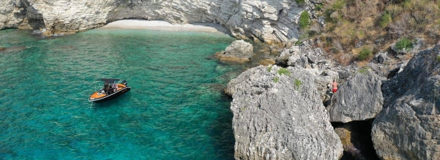 Himarë : visite privée en bateau sur la Riviera albanaise avec plongée avec tuba