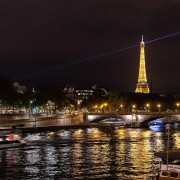 Pariisi: Seine-joen kiertoajeluristeily 3 ruokalajin illallisella