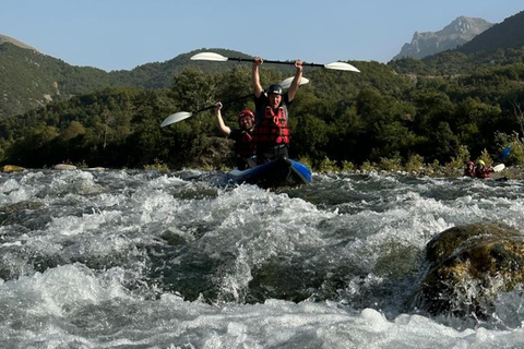 Kajakfahren auf dem Fluss Viosa - AlbanienKajakfahren auf dem Fluss Viosa