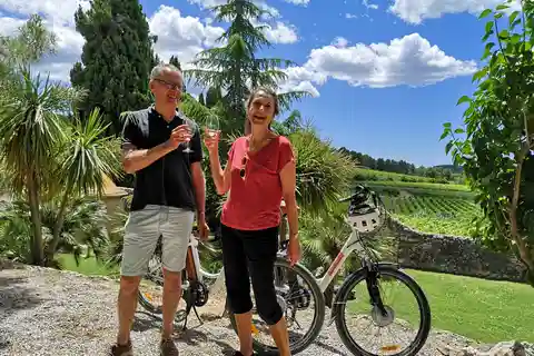 Penedès/BCN: Selvstyrende eBike-tur med guidet besøg på vingård