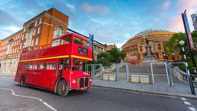 vintage doubledecker bus tour on christmas day in london