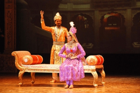 Agra: Bilety na pokaz Mohabbat the Taj i transfery do AgryBilety bez kolejki i transfery z przewodnikiem po Agra
