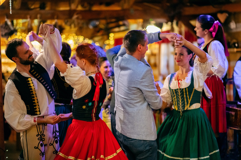 Prag: Folkloristische Dinnershow mit GetränkenSpezialmenü mit Transfer