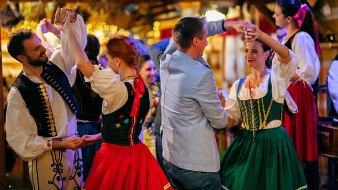 Prague: Folkloric Dinner Show with Unlimited Drinks