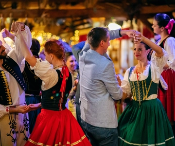 Prague: Folkloric Dinner Show with Unlimited Drinks
