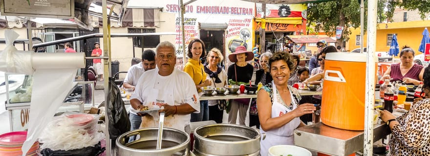 Mazatlan : visite gastronomique du quartier populaire en taxi traditionnel