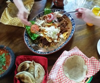 Mazatlan, Barrio Bites Tour in einem traditionellen Taxi - Hizvo