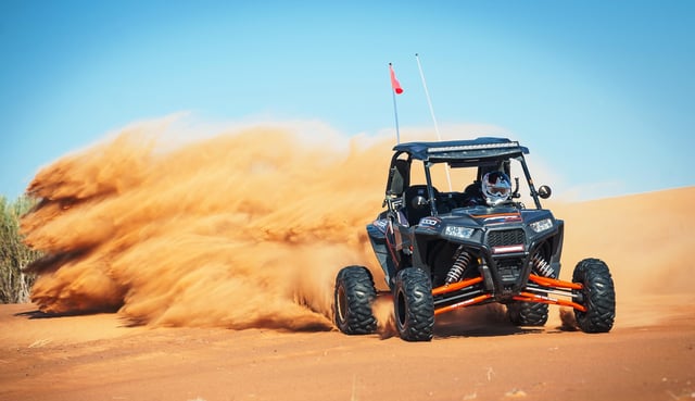 Experiencia privada de conducción de quads o buggies por el desierto