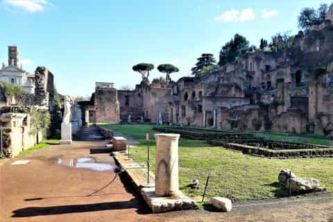 Rome: 1-day Tour With Luxury Car, Guide, Tickets, and Lunch