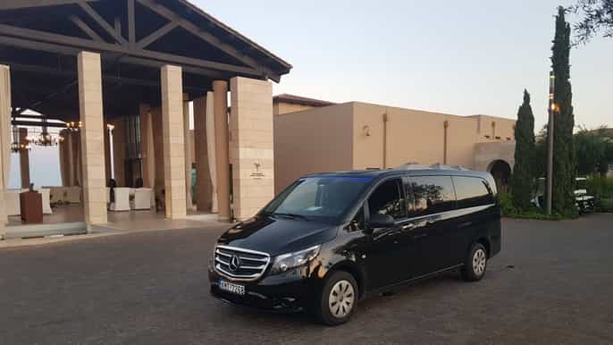 traslado privado a costa navarino desde / hacia el aeropuerto de atenas
