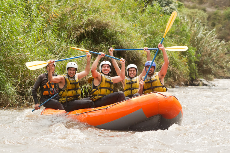 Bali: Tour del fiume Ayung con rafting e altalena nella giungla con trasferimentoDal centro di Bali: tour con altalena nella giungla e trasferimento