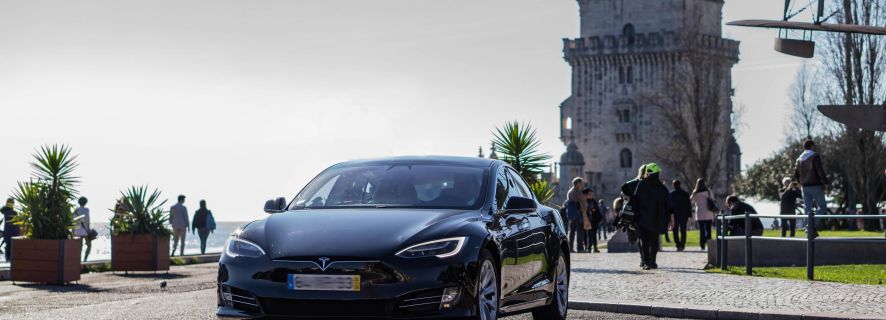 Lissabon: Ganztägige private Tour in Tesla