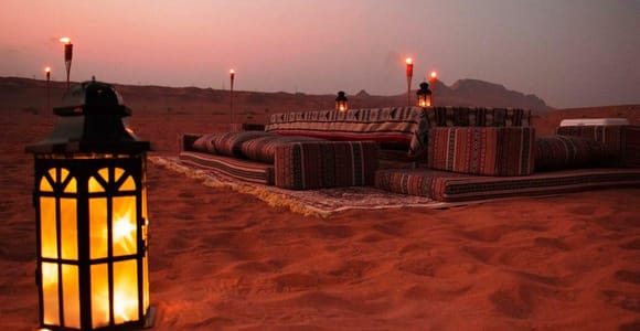 Mleiha: Wüstensafari mit Sandboarding, Sternenbeobachtung & Abendessen