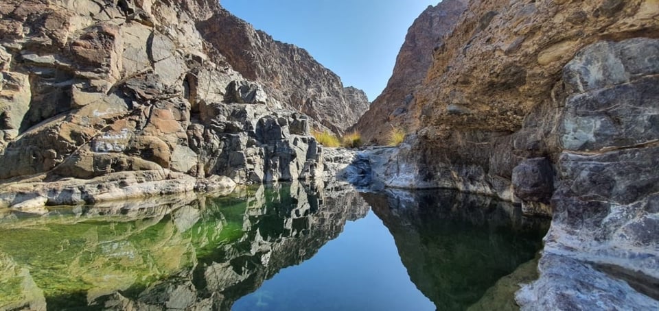 Dubai: Tour privato del deserto e visita alla piscina di Wadi Shawka