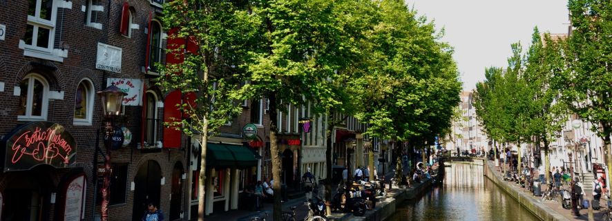 Amsterdam: City Centre Exploration Game & Self-Guided Tour
