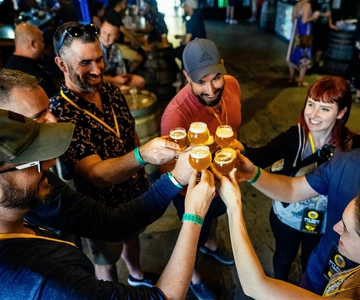 Cleveland: Guided Craft Brewery Tours with a Snack