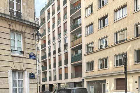 Paris: In the Footsteps of Emily (in German) Paris: Emily inspired walking tour