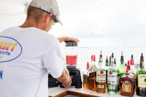 Key West: Sunset Sailing Trip mit offener Bar, Essen und Musik