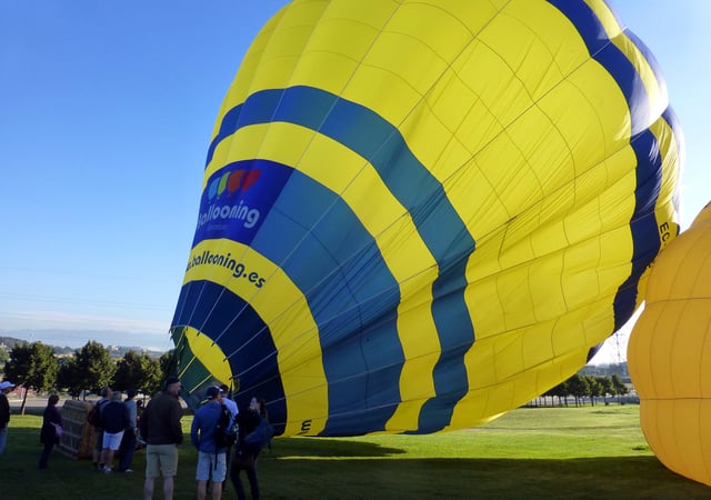 Barcelona: Heißluftballonfahrt mit optionalem Transport