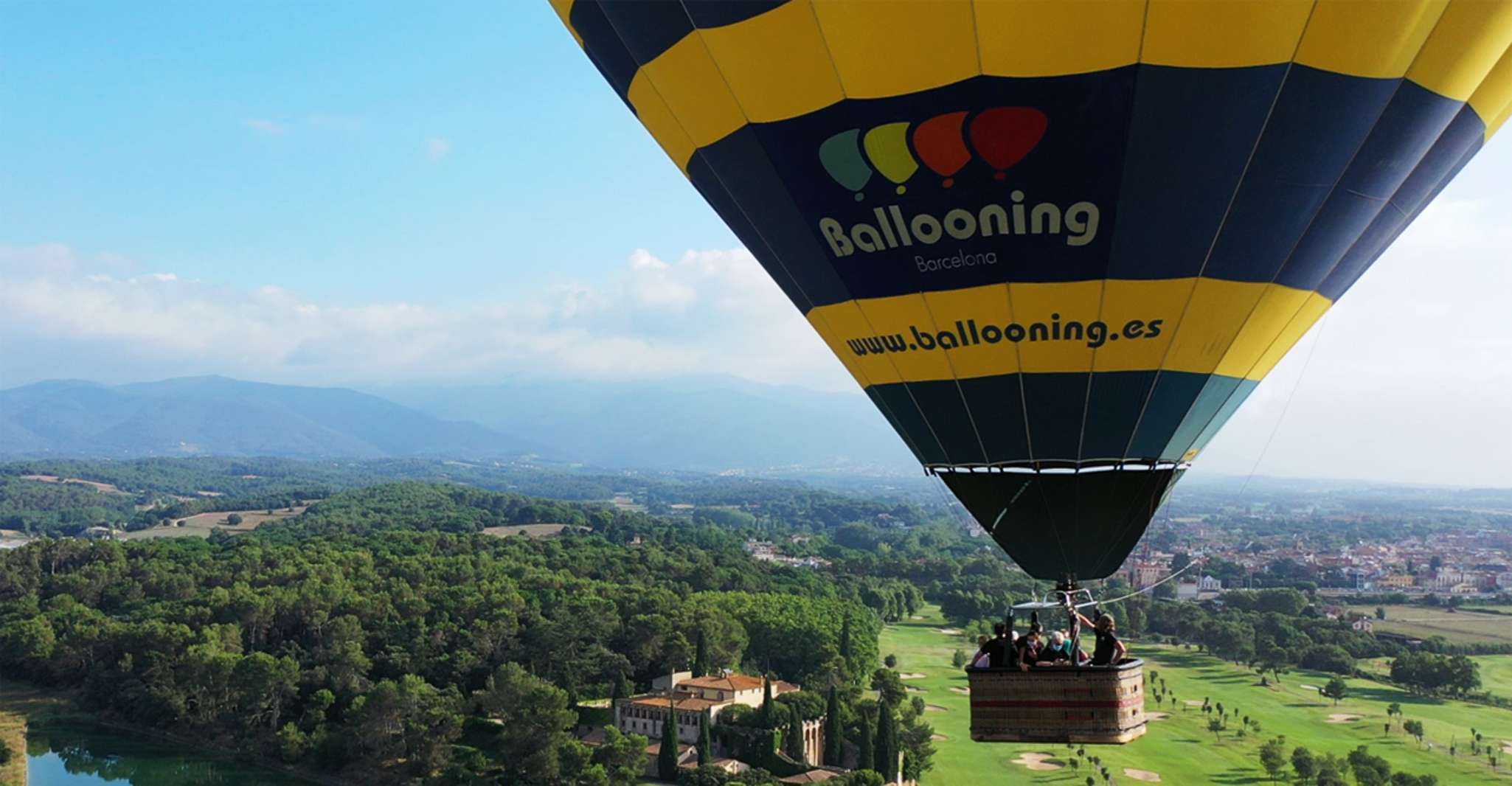 Barcelona, Hot Air Balloon Flight with Snacks & Drinks - Hizvo
