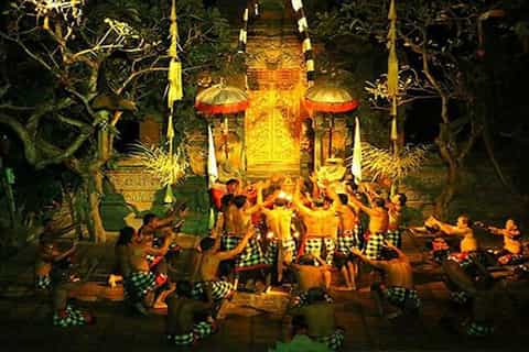 Ubud: visite privée en soirée avec spectacle de danse Legong