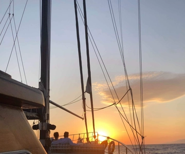 Mykonos: Sunset Boat Cruise med let middag og drinks