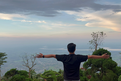 Visita a Montanha da Virgem Negra, Cu Chi, Cao Dai com guia LGBT