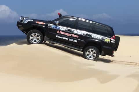 port stephens tour di tag lungo le dune di sabbia di stockton 4wd