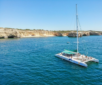 Portimão: Half-Day Catamaran Cruise to Benagil & Carvoeiro