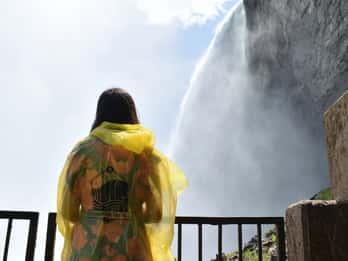 Niagara Falls, Kanada: Eintrittskarte für die Reise hinter die Wasserfälle Niagara Falls, Kanada: Eintrittskarte für die Reise hinter die Wasserfälle