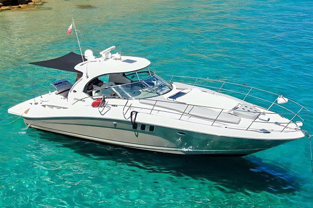 Visit Cabo Private Yacht Sea Ray all-inclusive charter in Ciudad del Carmen