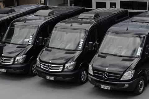 Queenstown: Private Luxury Airport Transfer