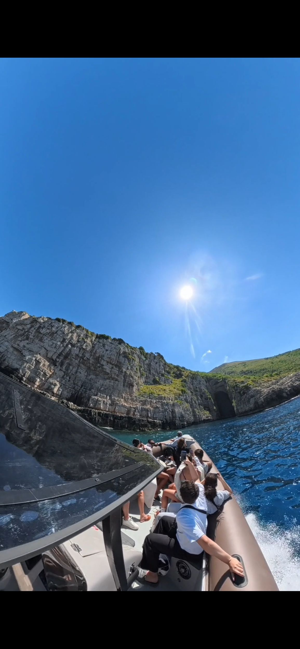 Durrës/Golem: Tour zur Insel Sazan und nach Karaburun mit dem Schnellboot