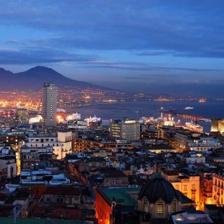 Nápoles: tour nocturno de lujo con cena romántica