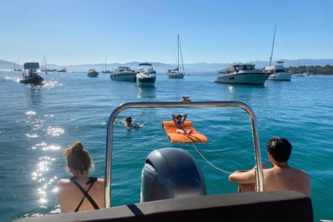 在戛纳乘坐私人游艇欣赏勒里恩群岛的日落在戛纳乘坐私人船只欣赏勒兰群岛的日落