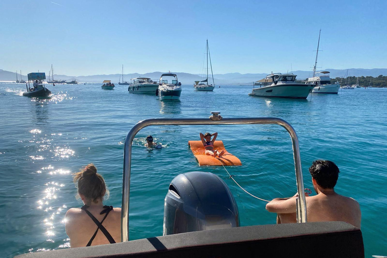 在戛纳乘坐私人游艇欣赏勒里恩群岛的日落在戛纳乘坐私人船只欣赏勒兰群岛的日落