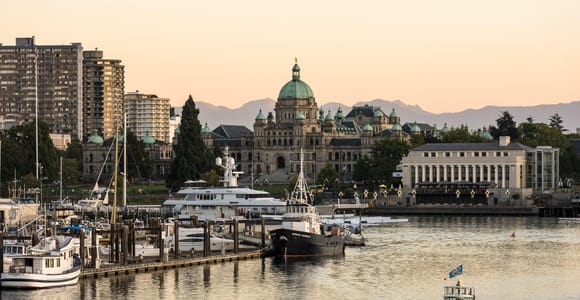 Von Vancouver aus: Victoria, BC Ferry, Butchart Gardens Tour