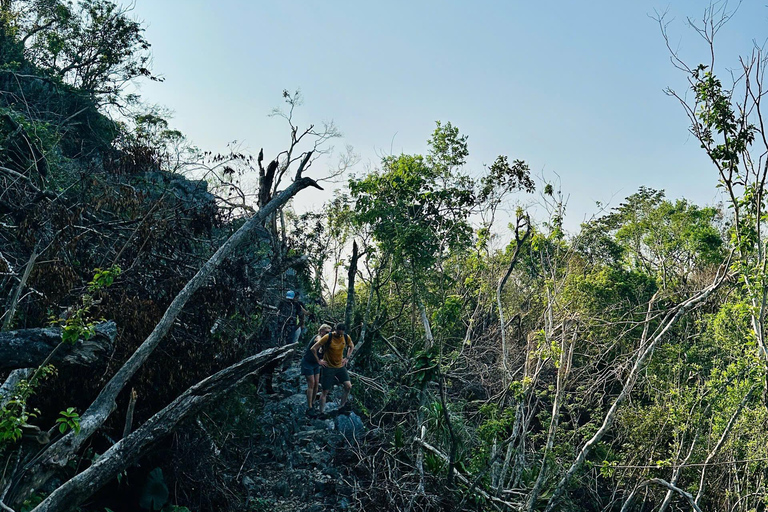 2-tägige Ha Long Bay Island Cruise Tour mit einem 3-Sterne-Kreuzfahrtschiff