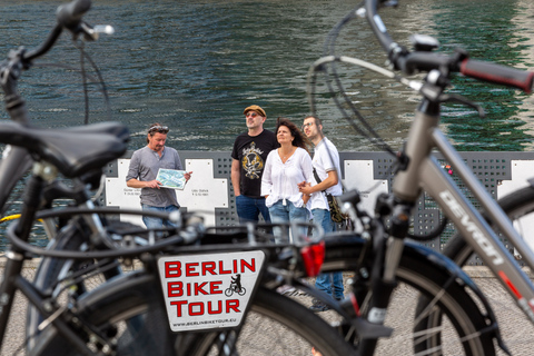 Visite à vélo en petit groupe de l'histoire du mur de BerlinVisite en allemand