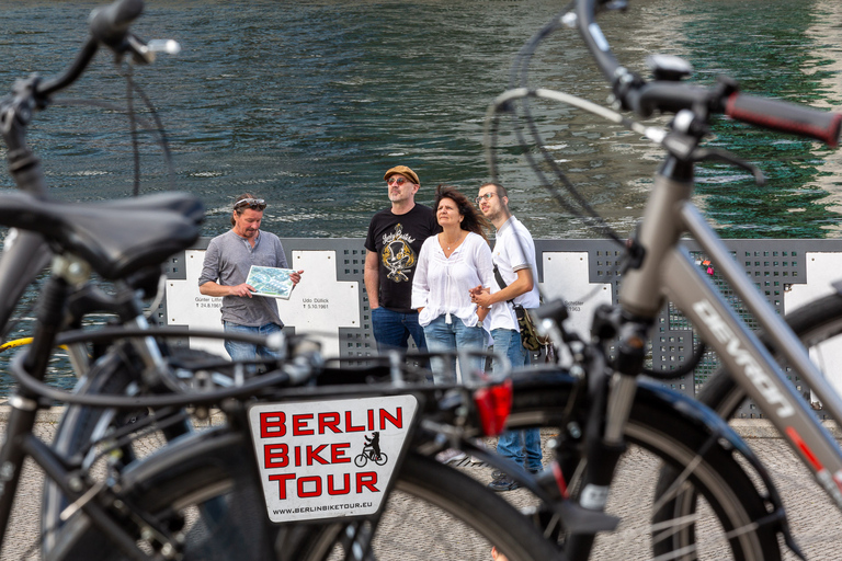 Berlin Wall History Small Group Cycling TourTour in German