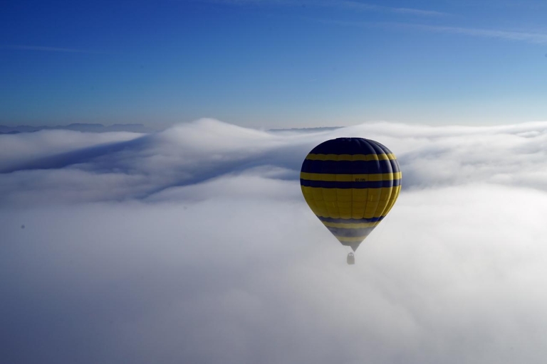 Barcelona: vuelo privado en globo aerostáticoVuelo privado en globo aerostático con recogida