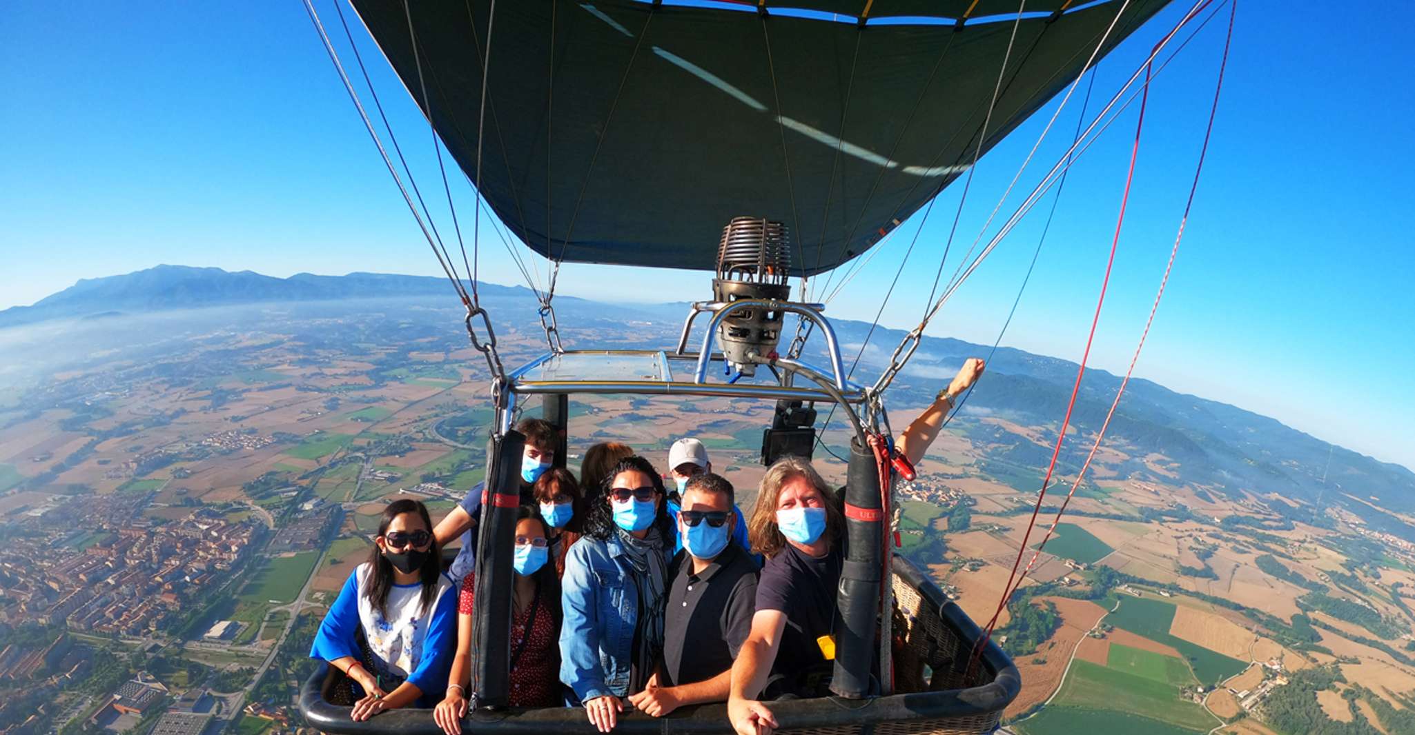 Barcelona, Hot Air Balloon Flight with Snacks & Drinks - Hizvo