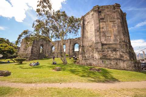 San José : points forts de Cartago, volcan Irazu et sources chaudesVisite privée