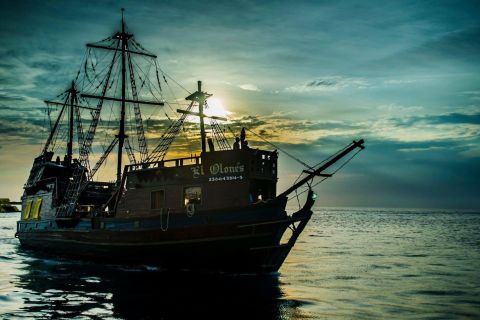 Cozumel: Cruzeiro em navio pirata com open bar, jantar e show