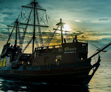 Cozumel: Rondvaart op een piratenschip met open bar, diner en show